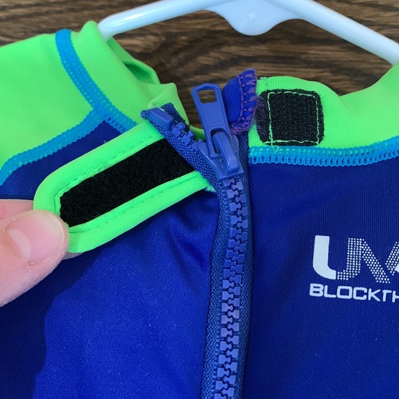 EUC Kids Speedo Swim Float Suit - M/L - Picture 4 of 7